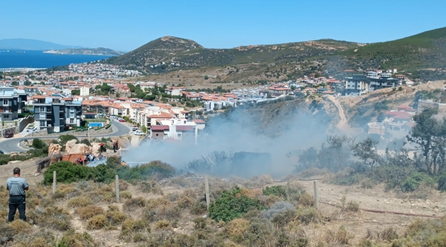 Foça'da Dam'da çıkan yangın ormana sıçramadan söndürüldü