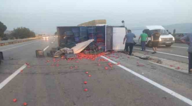 İzmir'de kamyonetle çarpışan otomobilin sürücüsü hayatını kaybetti 
