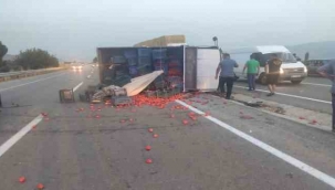 İzmir'de kamyonetle çarpışan otomobilin sürücüsü hayatını kaybetti 