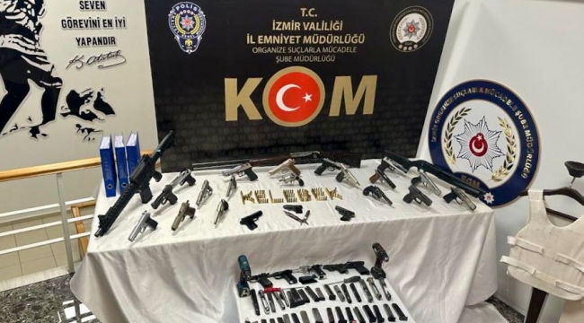 İzmir merkezli 'Kelebek' Operasyonunda 17 Kişi Gözaltına Alındı