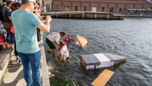 Kabotaj Bayramı'nda kartondan tekneler yarıştı