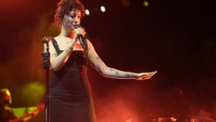 Melike Şahin Milas'ta hayranlarıyla buluştu