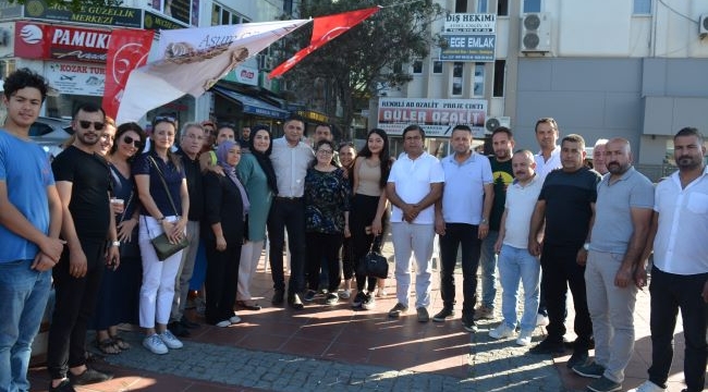 MHP Aliağa  İlçe Başkanlığı'ndan vatandaşlara aşure ikramı