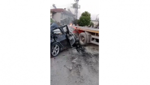 otomobil tırın dorsesine ok gibi saplandı: 1 ölü