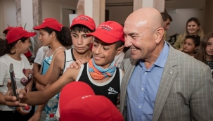 Adıyamanlı depremzede çocuklardan Başkan Soyer'e teşekkür