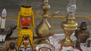 Aliağa Antika Pazarı Vatandaşları Geçmişe Götürüyor