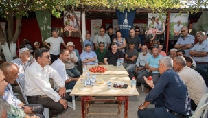 Başkan Soyer domates ve karpuz hasadına katıldı