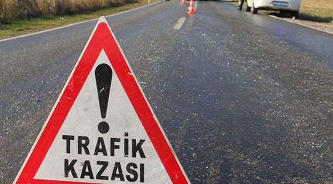 Bergama'da Motosikletle Tır çarpıştı, 2 kişi hayatını kaybetti