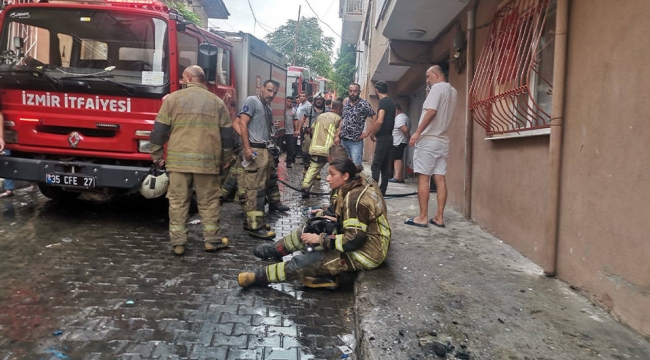 İzmir'de ev yangını: 1'i bebek 9 kişi dumandan etkilendi