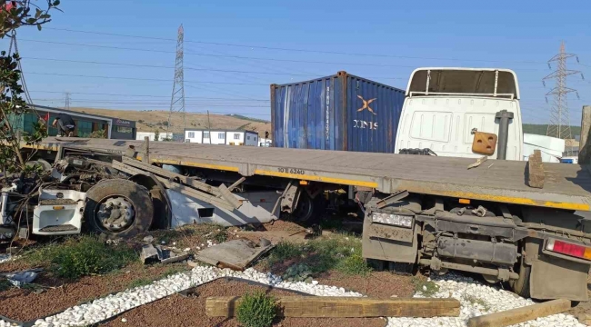 İzmir'de iki tır çarpıştı: 1 yaralı