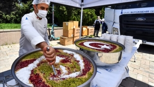 İzmir'de Muharrem ayında aşure dağıtımı başladı
