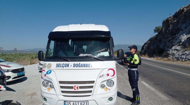 İzmir'de trafik denetimlerinde, kurallara2 bin 744 sürücüye ceza yağdı