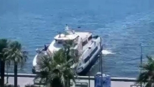 İzmir'de yolcu gemisinin kıyıya çarpma anı kamerada 