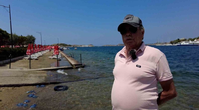 İzmir Foça'da turizmi denizanası vurdu, plajlar boş kaldı