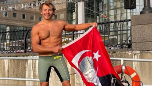 İzmirli Emre'den ABD'de zafer kulacı