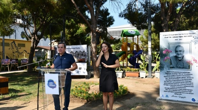 Merhum Akyarlı İzmir Kent Konseyi Parkı'nda anıldı