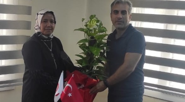 MHP Aliağa İlçe Başkanı Nuray Aydemir Mazbatasını Aldı