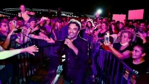 Zara ve Uğur Aslan'dan yağmur altında müzik ziyafeti