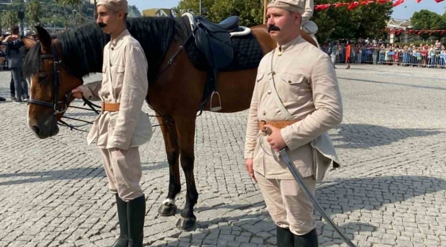 101'inci yılında İzmir'in kurtuluşu canlandırıldı