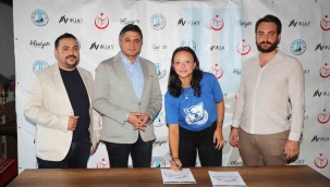 Başkan Acar, Aliağa'nın profesyonel kadın voleybolcularıyla bir araya geldi