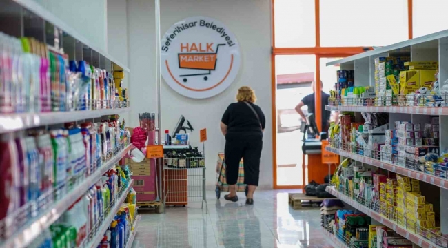 Halk Market ve Halk Giyim Seferihisarlıların yüzünü güldürdü