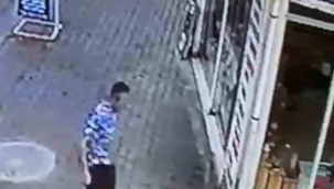 İzmir'de husumetlisini başından vuran şahsın kaçışı kamerada