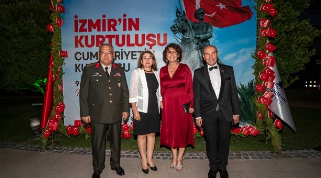 İzmir'de kurtuluş kutlamaları resepsiyonla başladı