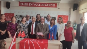 Aliağa CHP: "Bin yaşa Türkiye Cumhuriyeti!"