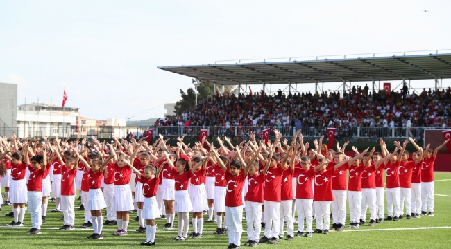  Aliağa, Cumhuriyet 100. yılında Atatürk Stadına koştu