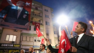 Aliağa'da 10 Binler Cumhuriyet İçin Yürüdü