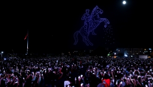 Aliağa'da 1923 dron ile 100. yıl gösterisi hayranlıkla izlendi