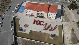 Aliağa'da öğrencilerden '100. Yıl Koreografisi