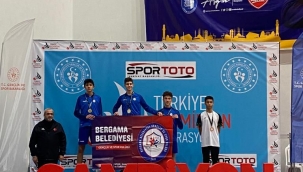 Bergama Belediyesi Badminton Takımı Başarıdan Başarıya Koşuyor