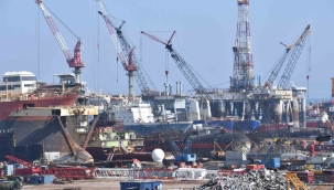 Dev gemiler İzmir'deki gemi söküm merkezinde geri dönüşüme kazandırılıyor
