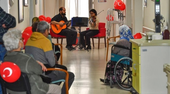 Eşrefpaşa Hastanesi'nin koridorları 100. yıl coşkusuyla renklendi