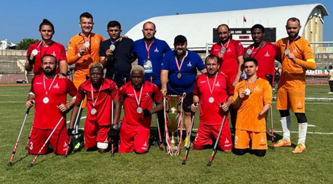 İzmir'in ampute futbol takımı Türkiye ikincisi oldu