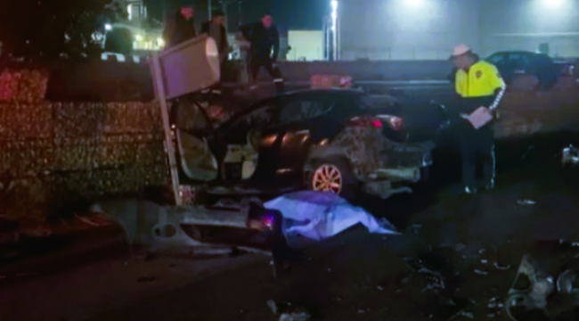 İzmirde Trafik kazası : 2 ölü, 2 yaralı