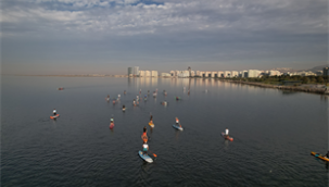 İzmirli sporcular Körfez'in keyfini sürüyor