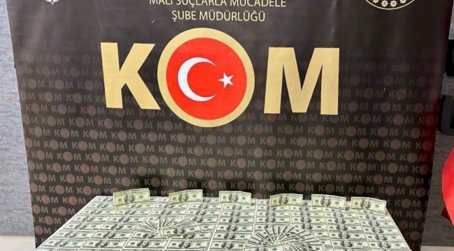 Kalpazanlar döviz bürosunda sahte dolarları piyasaya sürmek isterken yakalandı