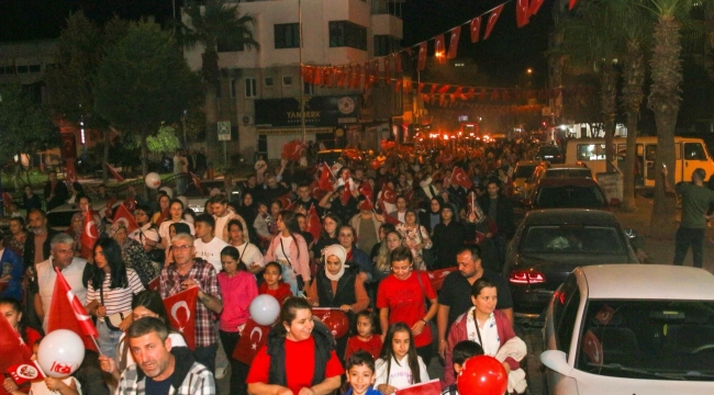 Kınık'ta 100. yıl coşkusu belediye hoparlörüyle sokaklarda yankılandı