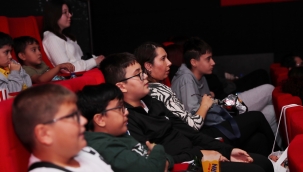 Aliağalı Öğrencilerden 'Atatürk 1881 – 1919' Filmine Yoğun İlgi