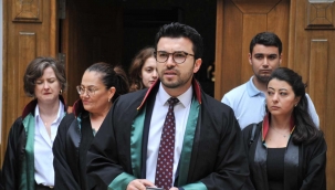 Avukatlardan Adliye önünde tepki: HSYK, AYM kararını uygulamayan Yargıtay üyeleri hakkında derhal soruşturma başlatmalı