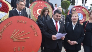 CHP Aliağa Örgütü 10 Kasım Atatürk'ü Anma gününde çelenk sunumu gerçekleştir