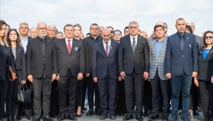 İzmir Ata'nın huzurunda