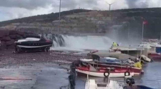 İzmir'de dalgalar yükseldi 4 kişi denize düştü
