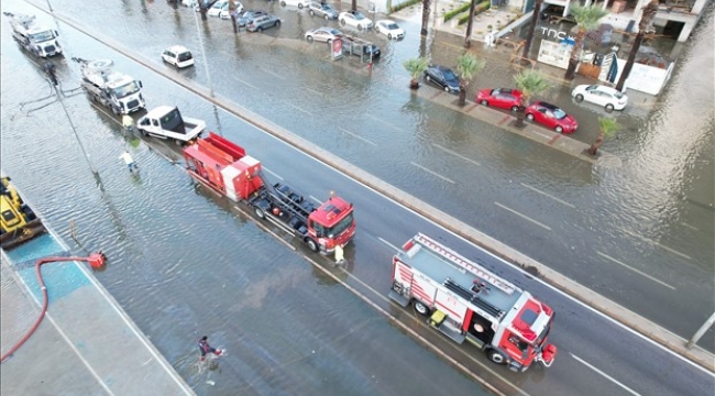 İzmir'de deniz 1 metre yükseldi