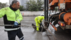 İzmir'de yağmur alarmı: Büyükşehir Belediyesi bin 500 personel ile sahada