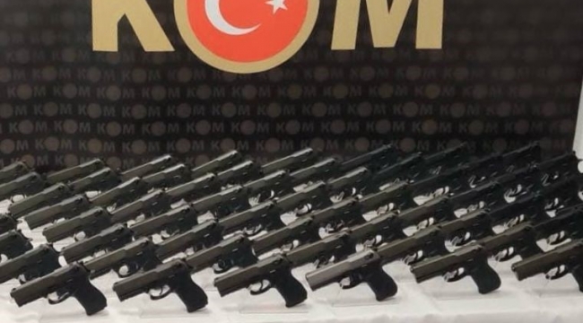 İzmir'de yasa dışı silah ticareti yapan çeteye darbe