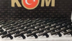 İzmir'de yasa dışı silah ticareti yapan çeteye darbe