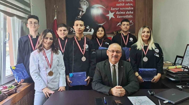 Meslek Lisesi öğrencilerinden gururlandıran başarı